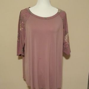 T-shirt with floral raglan sleeves